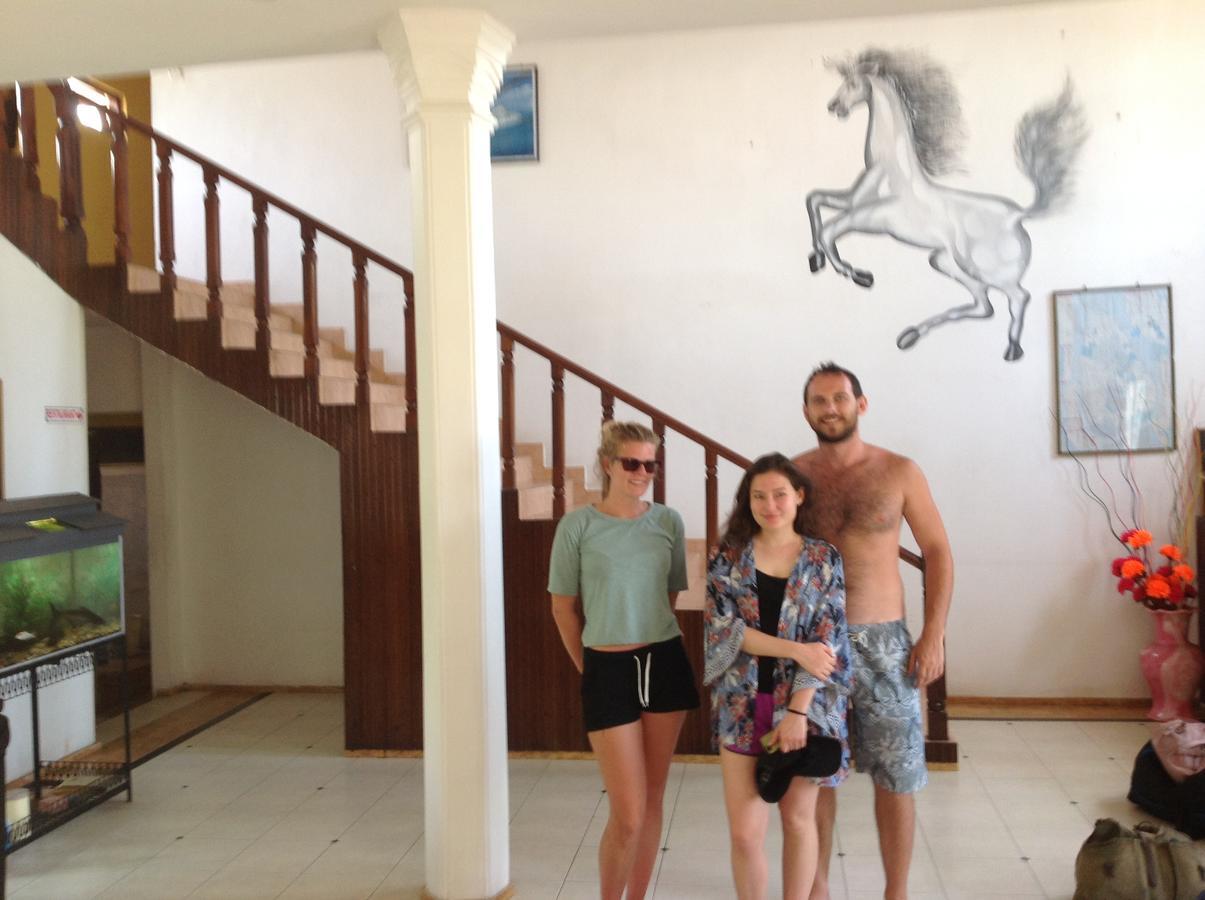 Ninnada Beach Hotel Marawila Esterno foto