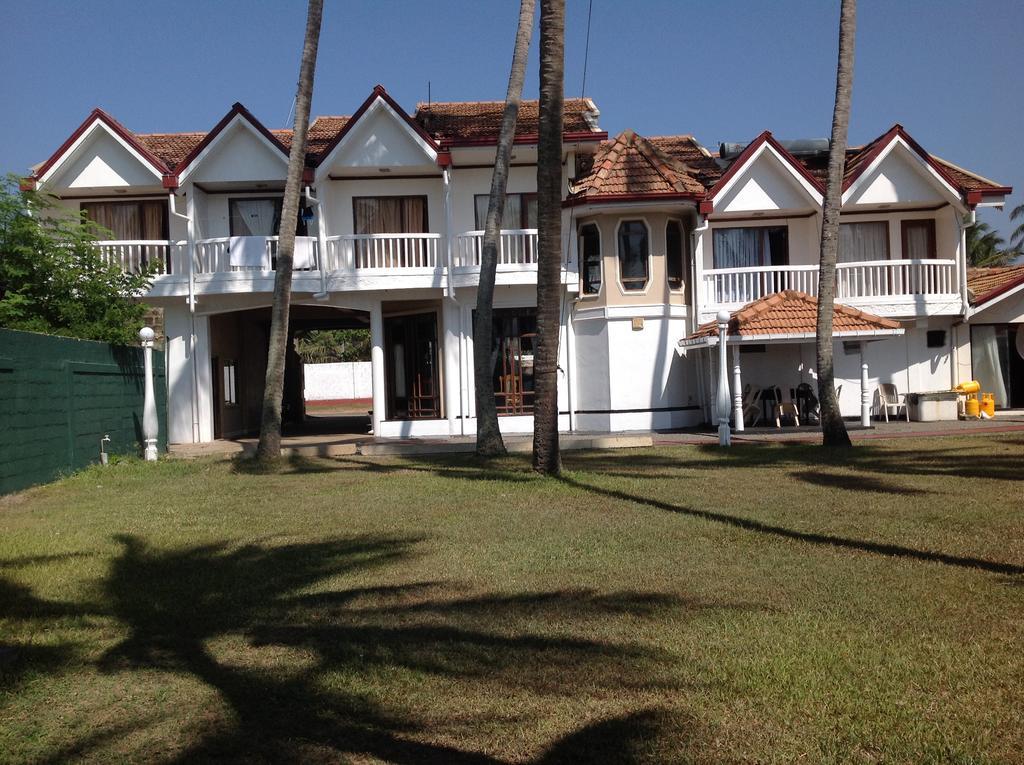 Ninnada Beach Hotel Marawila Esterno foto
