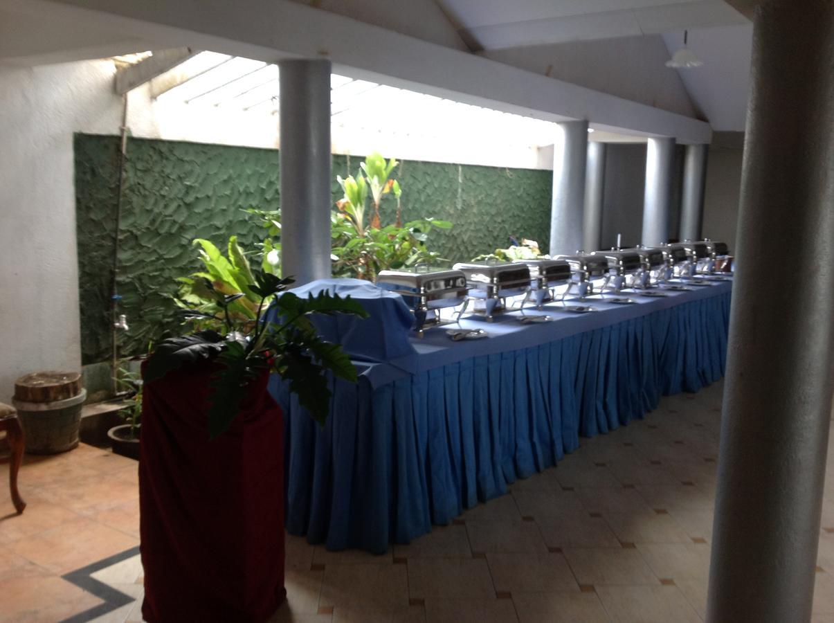 Ninnada Beach Hotel Marawila Esterno foto